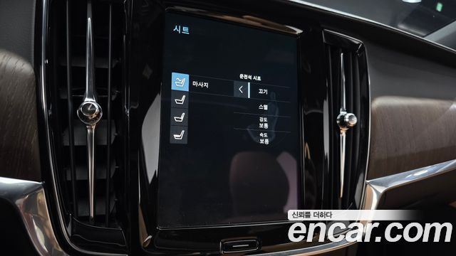 Volvo V90 Cross Country B5 Pro AWD 2021 — фото 17