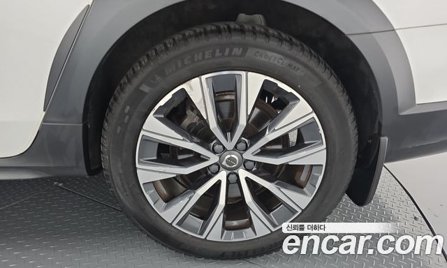 Volvo V90 Cross Country B5 Pro AWD 2021 — фото 21