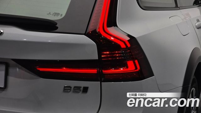 Volvo V90 Cross Country B5 Pro AWD 2021 — фото 23