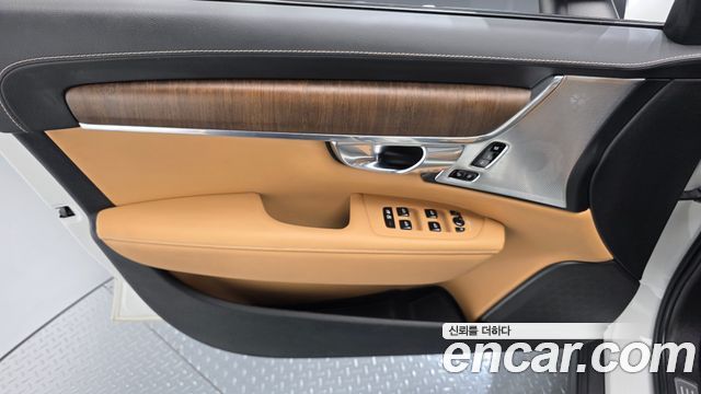 Volvo V90 Cross Country B5 Pro AWD 2021 — фото 24
