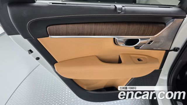 Volvo V90 Cross Country B5 Pro AWD 2021 — фото 25