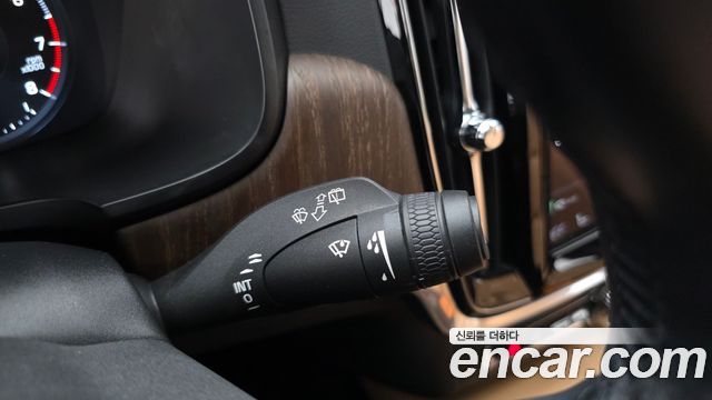 Volvo V90 Cross Country B5 Pro AWD 2021 — фото 30