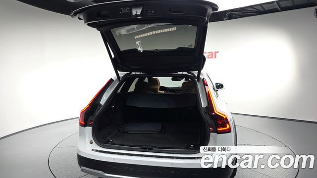 Volvo V90 Cross Country B5 Pro AWD 2021 — фото 40