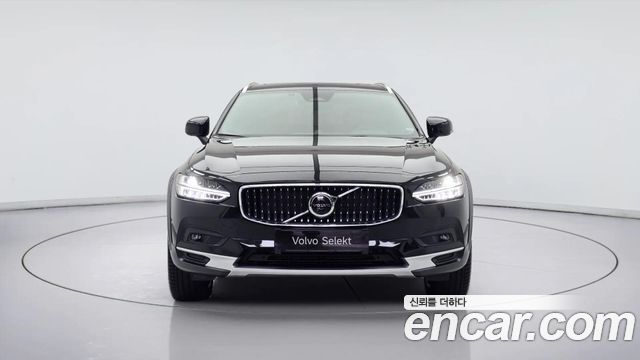 Volvo V90 Cross Country B5 Ultimate AWD 2024 — фото 2