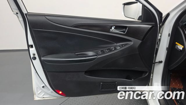 Hyundai Sonata The Brilliant LPI Modern(Handicapped) 2013 — фото 24