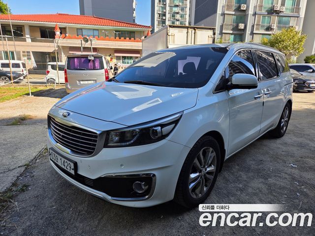 Kia Carnival 9-seater Noblesse