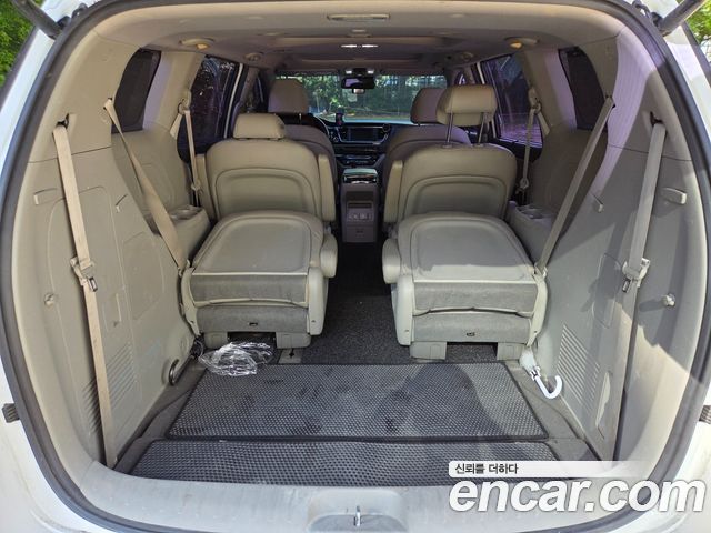 Kia Carnival 9-seater Noblesse 2017 — фото 9