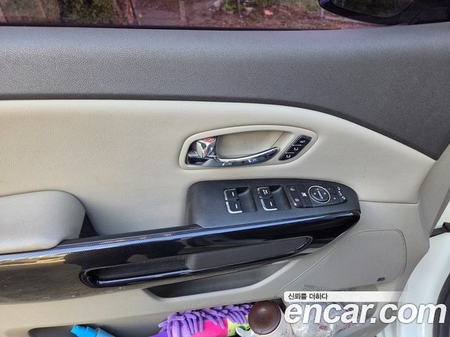 Kia Carnival 9-seater Noblesse 2017 — фото 10