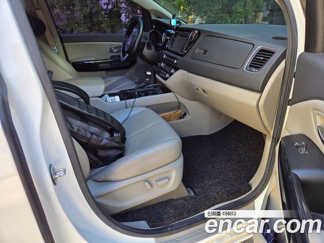 Kia Carnival 9-seater Noblesse 2017 — фото 16