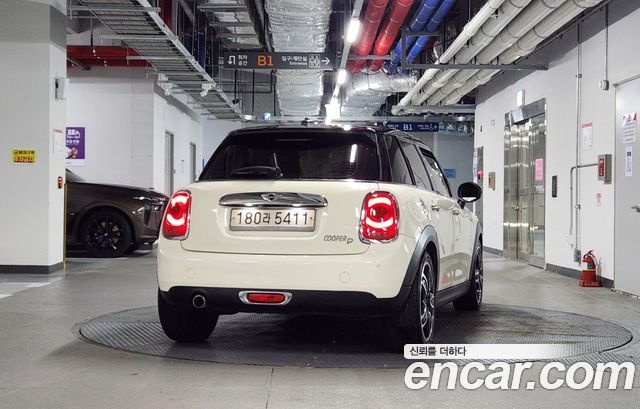 MINI Cooper D 5Door HIGH 3rd 2015 — фото 4