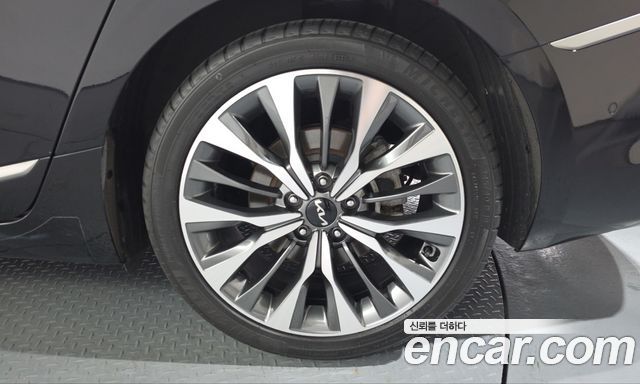 Kia K8 2.5 Gasoline 2WD Noblesse 2022 — фото 21