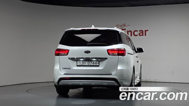 Kia Carnival Gasoline 9-seater Noblesse 2016 — фото 4