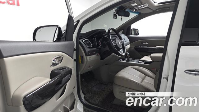 Kia Carnival Gasoline 9-seater Noblesse 2016 — фото 10