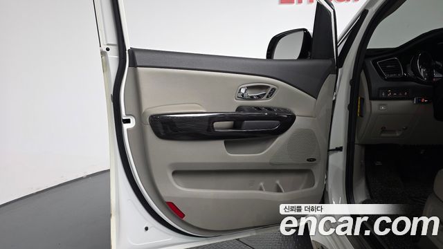 Kia Carnival Gasoline 9-seater Noblesse 2016 — фото 24