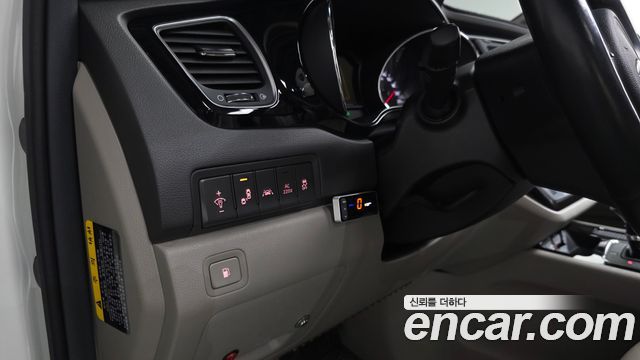 Kia Carnival Gasoline 9-seater Noblesse 2016 — фото 38