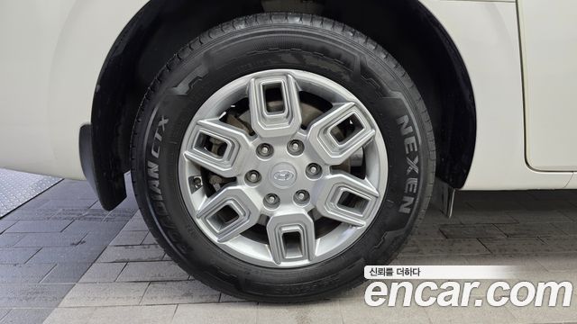 Hyundai Staria L3.5 Cargo 5-Seater Modern 2022 — фото 5