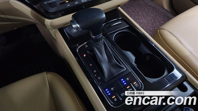 Kia Carnival 9-seater Prestige 2018 — фото 9