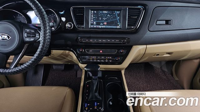 Kia Carnival 9-seater Prestige 2018 — фото 14