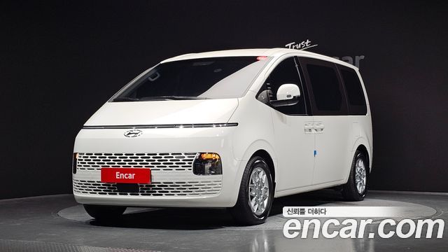 Hyundai Staria 4WD Tourer 11-Seater Modern