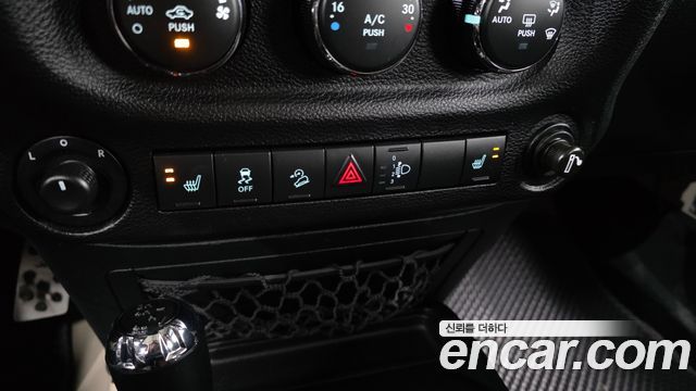 Jeep Wrangler (JK) 3.6 Sahara 4Door 2017 — фото 17