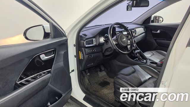 Kia Niro Prestige 2018 — фото 10