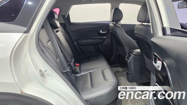 Kia Niro Prestige 2018 — фото 11