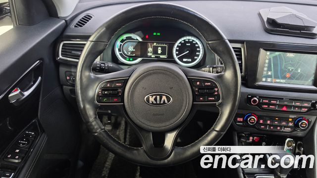 Kia Niro Prestige 2018 — фото 12