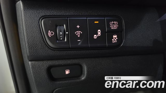 Kia Niro Prestige 2018 — фото 16