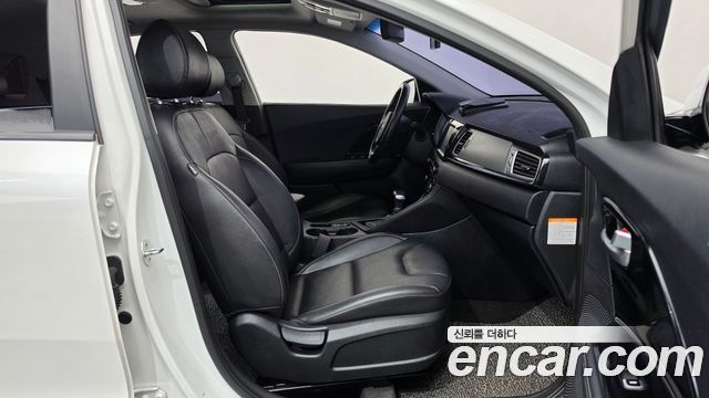 Kia Niro Prestige 2018 — фото 26