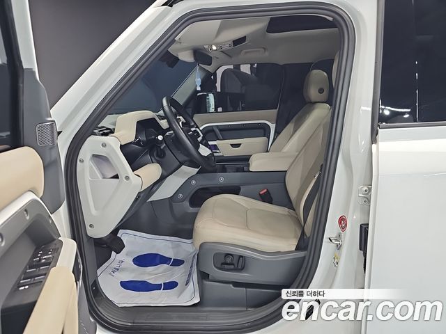 Land Rover Defender (L663) 110 D250 SE 2023 — фото 10