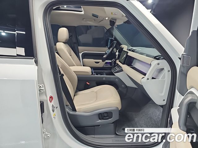 Land Rover Defender (L663) 110 D250 SE 2023 — фото 21