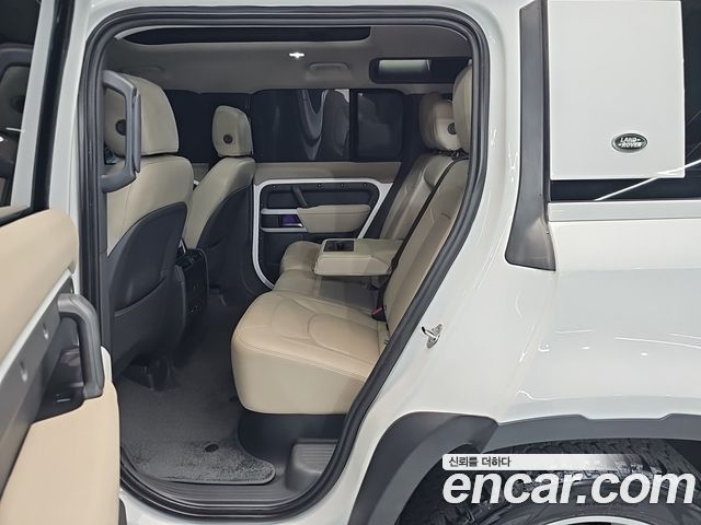 Land Rover Defender (L663) 110 D250 SE 2023 — фото 22