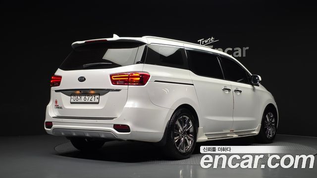 Kia Carnival 9-Seater Prstige 2019 — фото 2