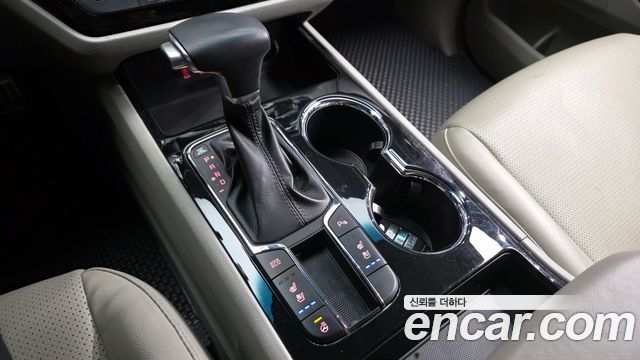 Kia Carnival 9-Seater Prstige 2019 — фото 9