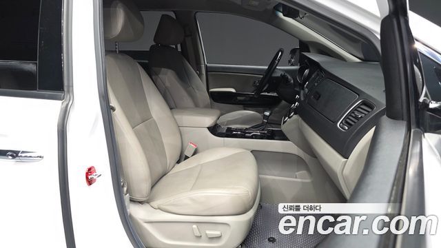Kia Carnival 9-Seater Prstige 2019 — фото 11