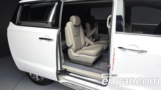Kia Carnival 9-Seater Prstige 2019 — фото 12