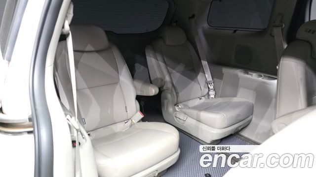 Kia Carnival 9-Seater Prstige 2019 — фото 19