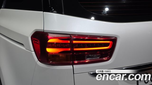 Kia Carnival 9-Seater Prstige 2019 — фото 23