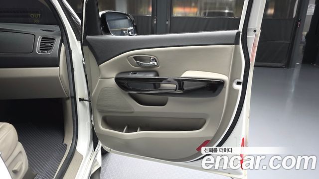 Kia Carnival 9-Seater Prstige 2019 — фото 25