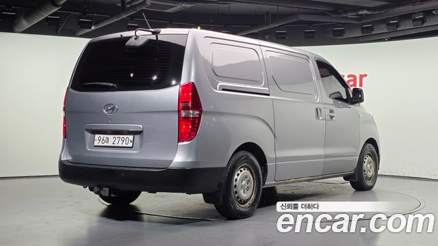 Hyundai Grand Starex Van 3-Seater Style 2019 — фото 2