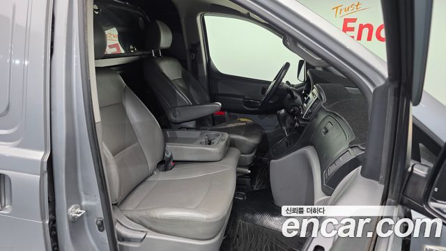Hyundai Grand Starex Van 3-Seater Style 2019 — фото 11