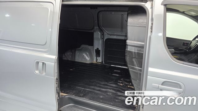 Hyundai Grand Starex Van 3-Seater Style 2019 — фото 12