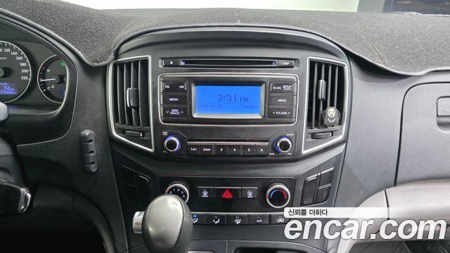 Hyundai Grand Starex Van 3-Seater Style 2019 — фото 14