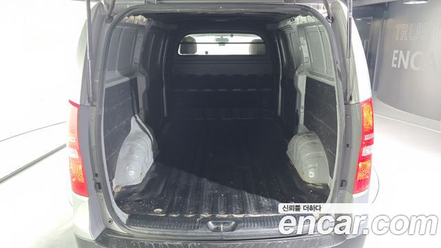 Hyundai Grand Starex Van 3-Seater Style 2019 — фото 20