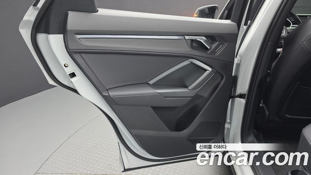 Audi Q3 (F3) 35 TDI Premium Sportback 2023 — фото 31