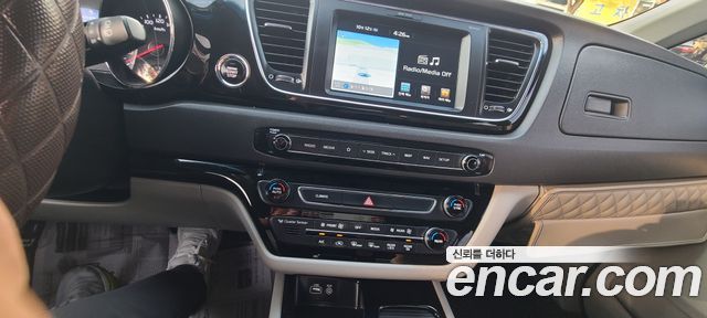 Kia Carnival 9-seater Prestige 2018 — фото 9