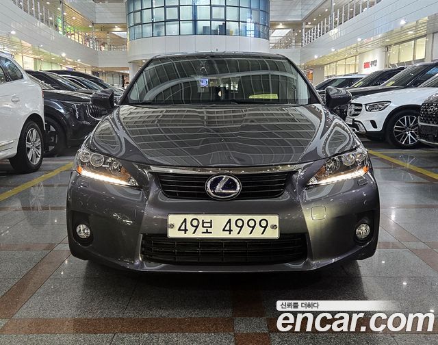 Lexus CT200h 1.8 Compact Luxury ZWA10 2012 — фото 2