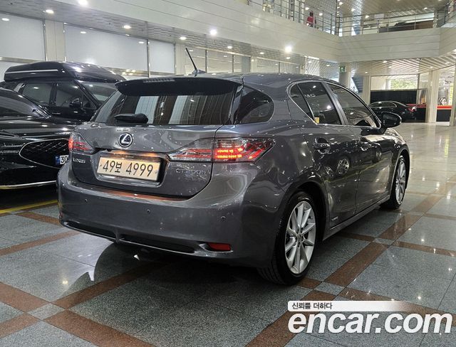Lexus CT200h 1.8 Compact Luxury ZWA10 2012 — фото 4