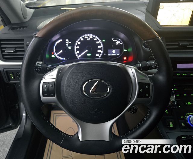 Lexus CT200h 1.8 Compact Luxury ZWA10 2012 — фото 15