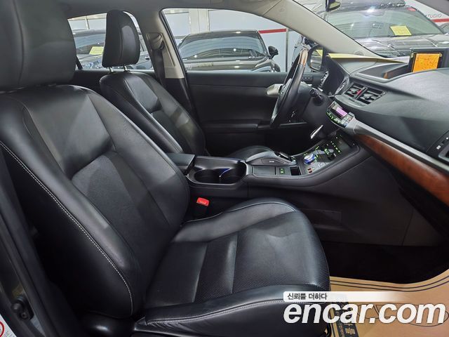 Lexus CT200h 1.8 Compact Luxury ZWA10 2012 — фото 20